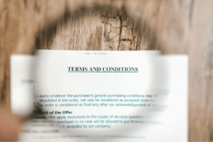 Esta imagem se refere aos TERMOS DE USO. Nela aparece uma folha, escrito termo de uso, que é exatamente objeto da discussão/artigo publicado